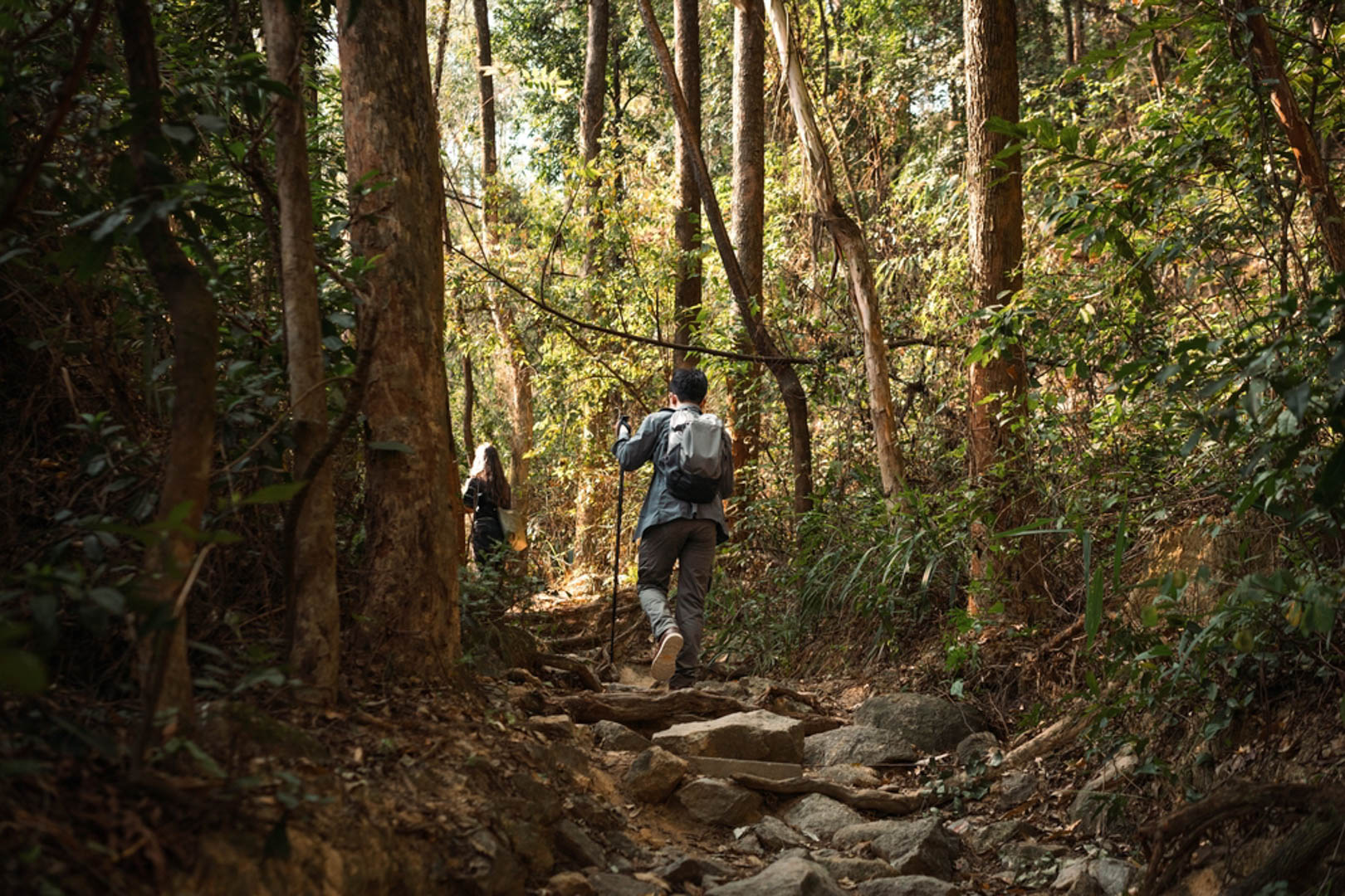 Leo núi cần mang theo gì - khi đi book tour