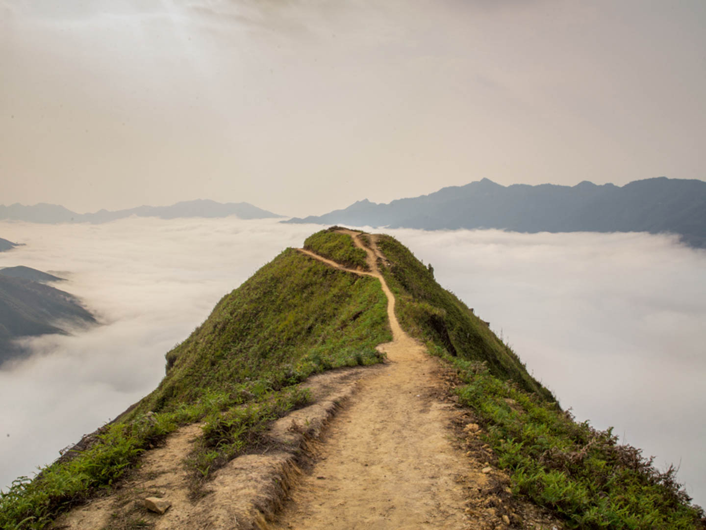Tà Xùa - Trekking chinh phục sống lưng khủng long huyền thoại